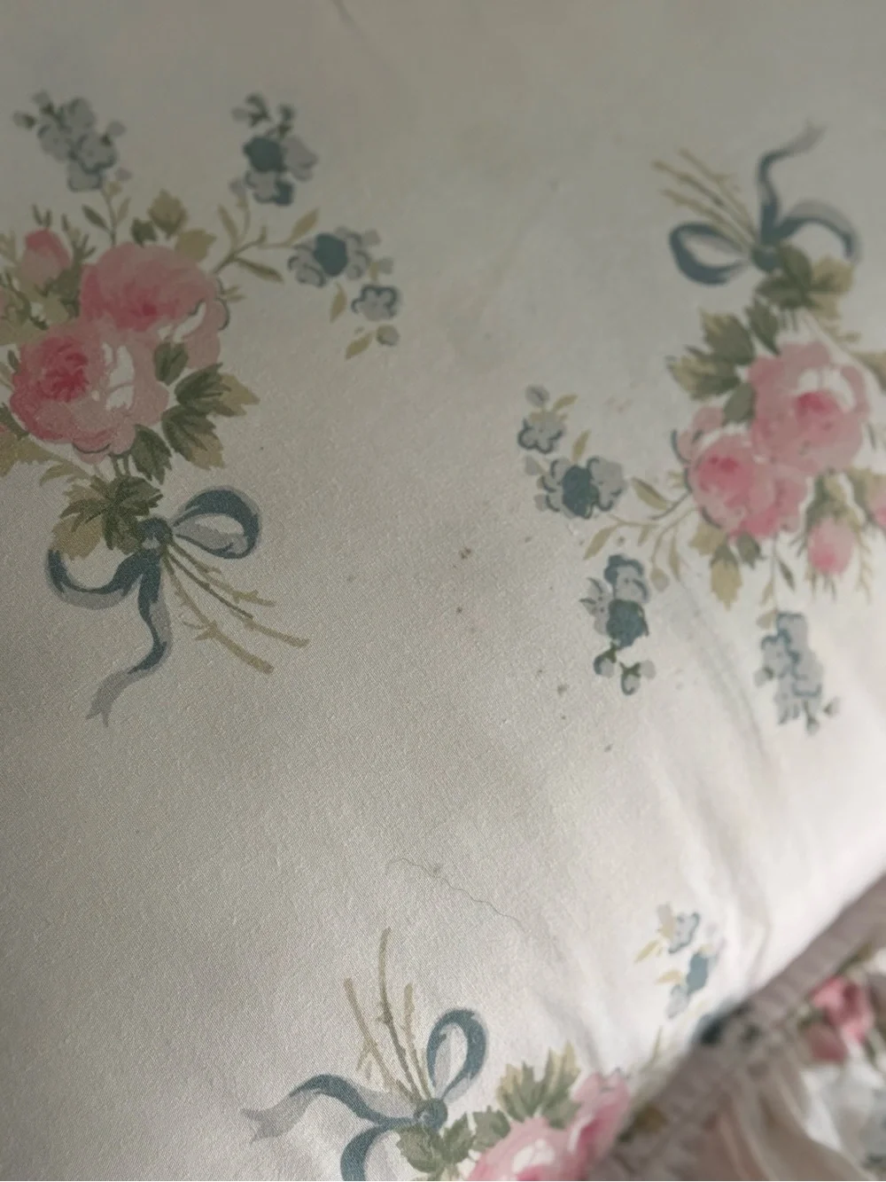 Simply Shabby Chic Pink Ruffle Pilllow Has Flaw See photos